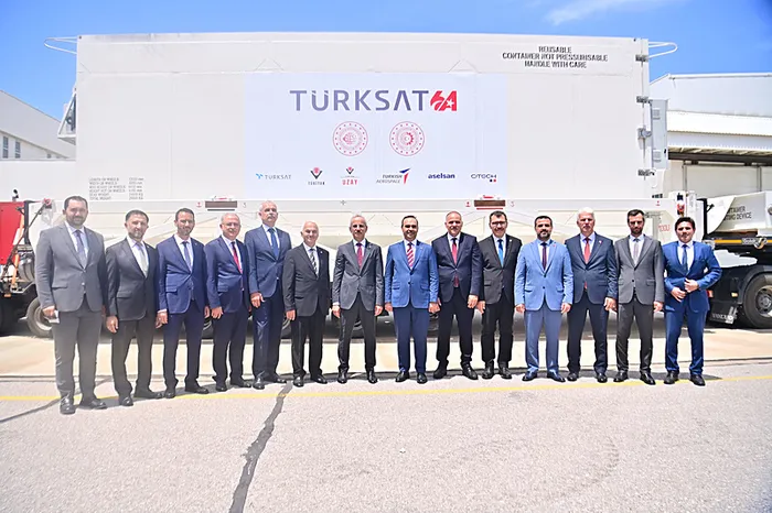 1717686529791.jpg Türkiye'nin yerli ve milli uydusu Türksat 6A uzaya fırlatılmak üzere ABD'ye ulaştı - 1