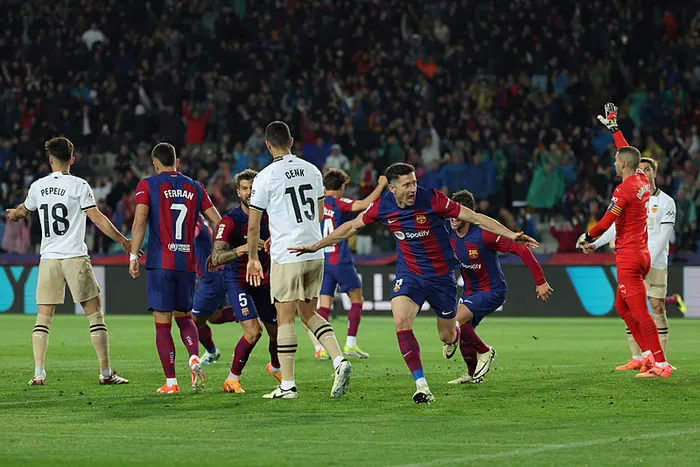 lewandowskiden-hat-trick-barcelona-valenciayi-maglup-etti-1714425989120.jpg Lewandowski'den hat-trick! Barcelona Valencia'yı mağlup etti - 1