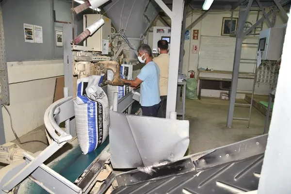 manisadan-yangin-bolgelerindeki-hayvanlar-icin-45-ton-yem-destegi-1628425976729.jpg Manisa’dan yangın bölgelerindeki hayvanlar için 45 ton yem desteği - 3