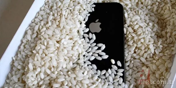 Apple uyardı! Su ile temas eden telefonları pirince yatırırsanız… İşte adım adım suya düşen iPhone modellerine yapacağınız işlemler