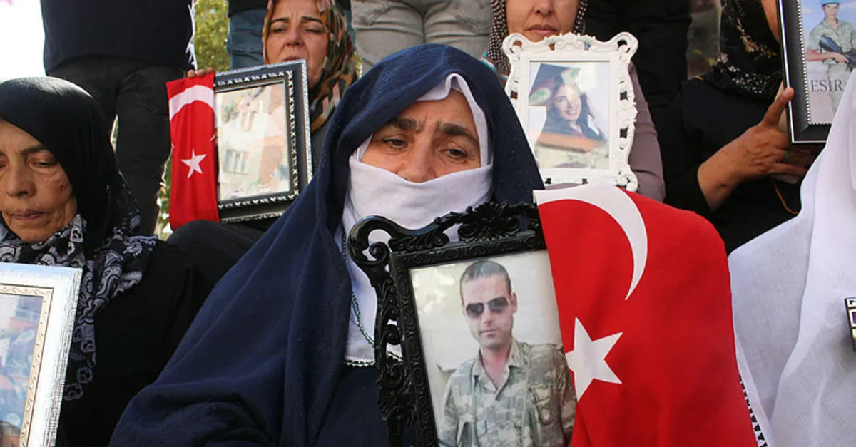 Diyarbakır'daki evlat nöbeti 29'uncu gününe girdi! "Devletimin sayesinde yine buradayız" | Video