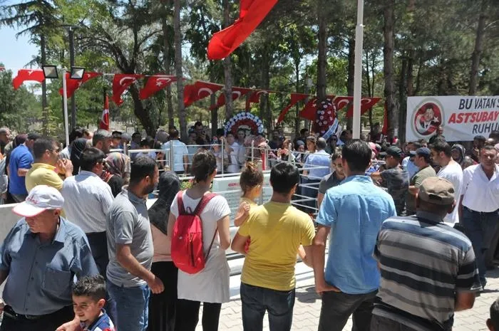 Kahraman Ömer Halisdemir'in kabrine ziyaretçi akını - 2