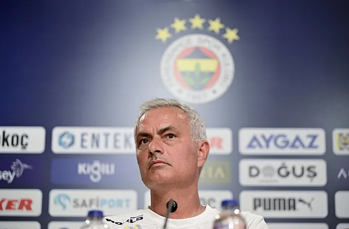 Jose Mourinho’dan Galatasaray ve Okan Buruk’a olay gönderme: Kart görmeyebiliyor...