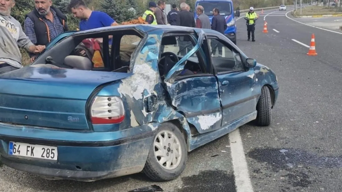 Uşak'ta otomobil ile tır çarpıştı: 1 yaralı