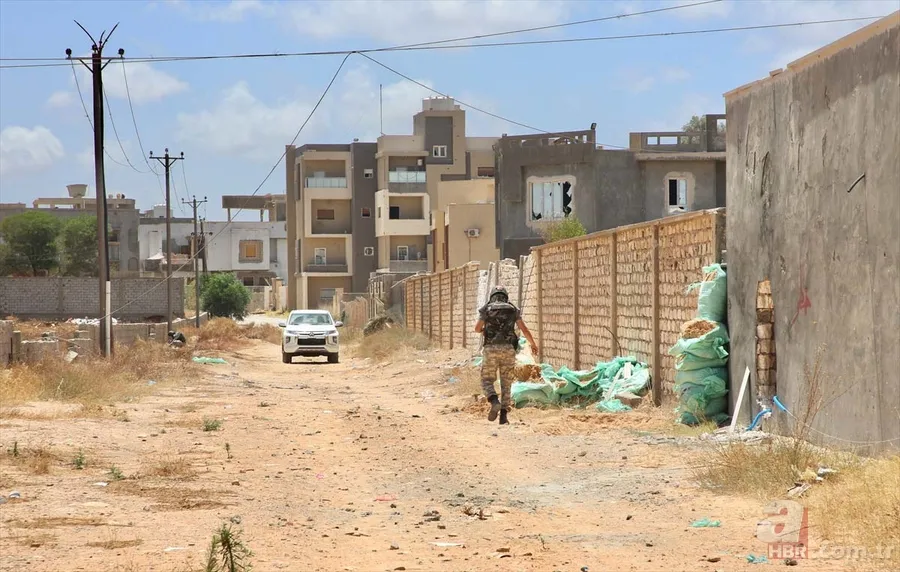 Türk kuvvetleri Libya'da Hafter milislerinin tuzakladığı patlayıcıları temizledi! O anlar böyle görüntülendi... 16