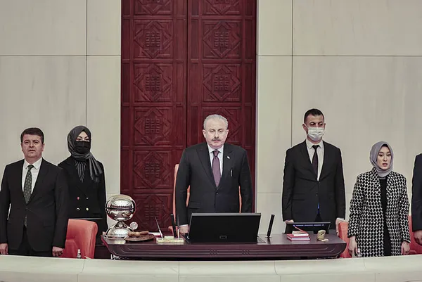 Son dakika: TBMM'de 23 Nisan Özel Oturumu'nda gülümseten anlar! Mustafa Şentop'tan Özgür Özel muhalefet esprisi - 3
