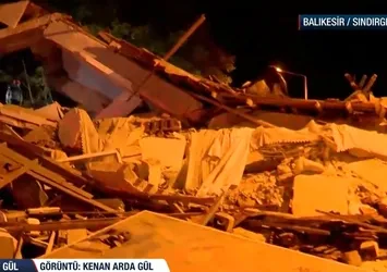 A Haber yıkılan binanın enkazı önünden aktardı! “Yerimden kalkamadım” depreme yakalanan vatandaş gözyaşlarıyla anlattı