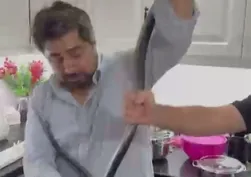 "Yılancı Kemal" 2 metrelik yılanı 4 saatte çıplak elleriyle yakaladı