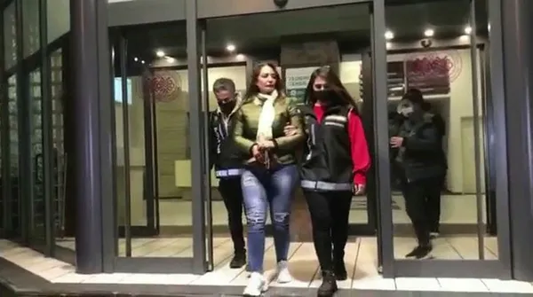 guniz-akkus-kimdir-hanimaga-guniz-akkus-suclari-nelerdir-guniz-akkus-sedat-pekere-ne-dedi-1637494633277.jpg Güniz Akkuş kimdir, suçları nelerdir? Hanımağa Güniz Akkuş Sedat Peker'e ne dedi? Güniz Akkuş tutuklandı mı? - 2