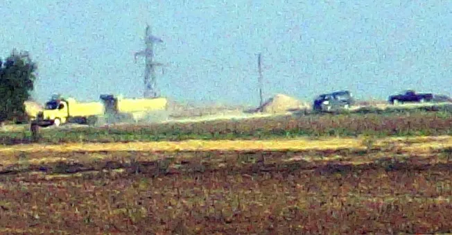 Teröristler kazdıkları tünellere beton blok yerleştiriyor - 1