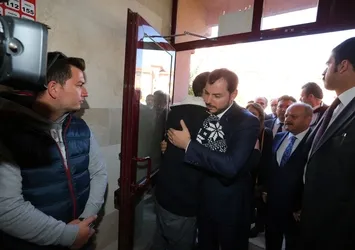 Bakan Albayrak'tan şehit evine ziyaret