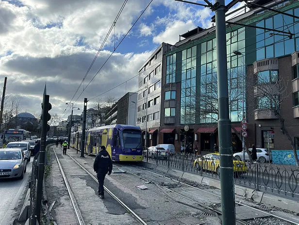 kabatas-tramvay-kazasi-neden-oldu-yarali-var-mi-kabatas-tramvay-kazasi-son-durum-ne-t1-bagcilar-kabatas-tramva-1671535606030.jpg Kabataş Tramvay kazası neden oldu? Yaralı var mı? Kabataş tramvay kazası son durum ne? T1 Bağcılar-Kabataş Tramvay hattı seferleri - 1
