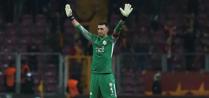 Muslera kaptanlığı bırakıyor!