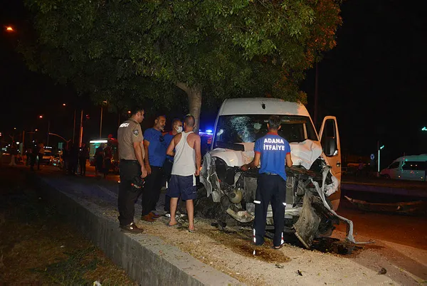 Adana'da otomobil ile minibüs çarpıştı: 1 ölü 3 yaralı - 3