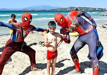 Örümcek Adamlar Ilıca Plajı'nda