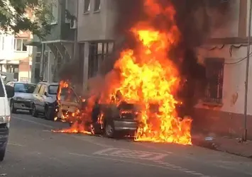 Alev topuna döndü! LPG'li araç böyle yandı...