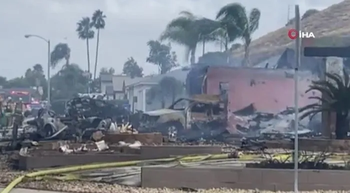 ABD’den korkunç haber! Uçak yerleşim yerine düştü