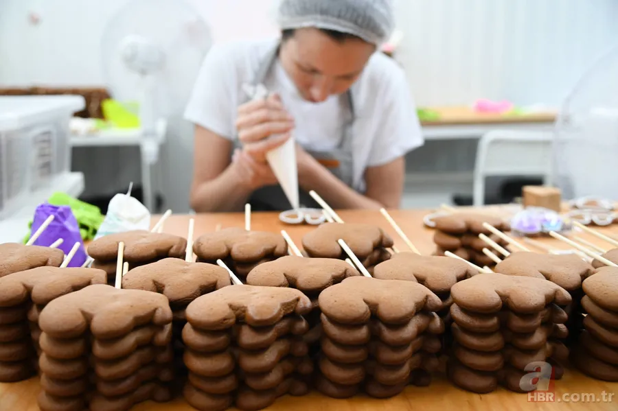 Pastaneleri kıskandıracak! Yılbaşına özel zencefilli tarçınlı kurabiye tarifi 5