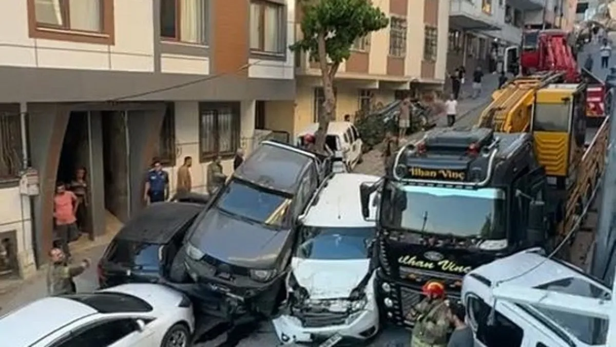 İstanbul'da feci kaza! Vinç 18 aracı ezdi geçti