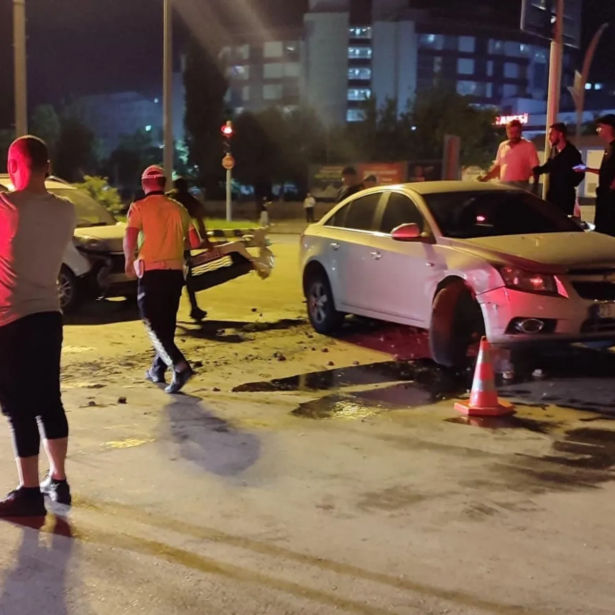 Muş'ta Hastane Kavşağı'nda Trafik Kazası: İki Kişi Hafif Yaralandı