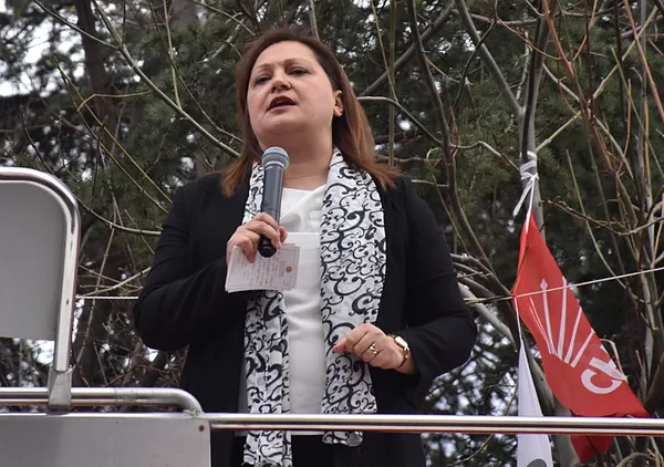 CHP’de yeni krizin adı Burcu Köksal! DEM sonrası İmamoğlu’ndan Özel’e talimat: Bu kadını partiden ihraç et
