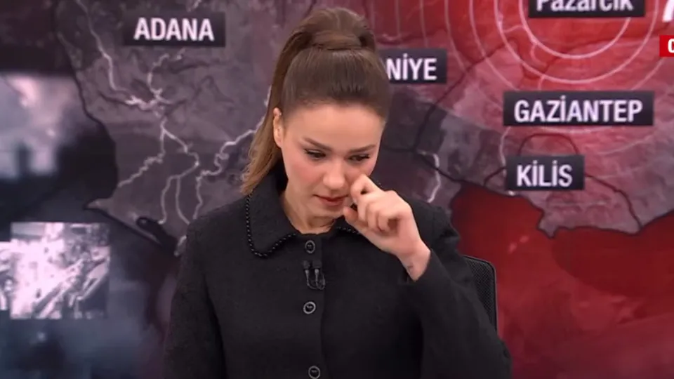 Her akşam aynı hüzün… A Haber Spikeri Cansın Helvacı canlı yayında gözyaşlarına hakim olamadı: En kısa aydı! Asır oldu...