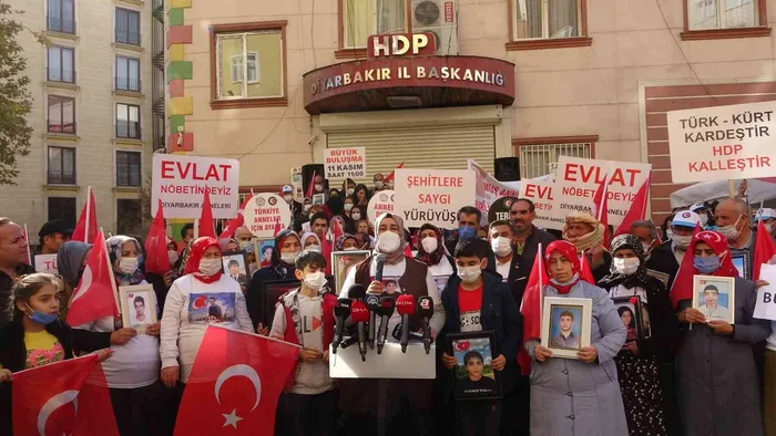 Diyarbakır annelerinden PKK'ya tepki: Pervin Buldan'ın kızı Avrupa'da geziyor benim kızım dağda - 5