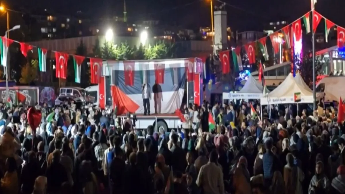 Üsküdar'da Sumud Filosu'na destek nöbeti! İsrail'in esir aldığı 15 kardeşimizi buraya istiyoruz