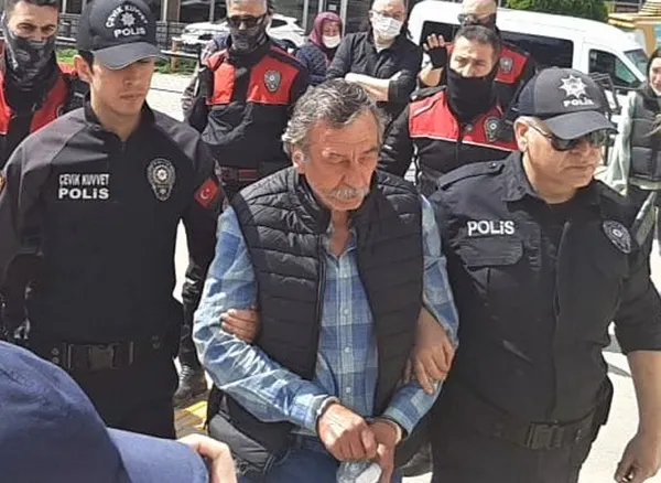 1649587818494.jpg Balıkesir Edremit'te vahşet! Murat Sürer oğlu Barış Sürer'i satırla katletti - 1