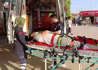 Mesai arkadaşına çekiçle saldırdı