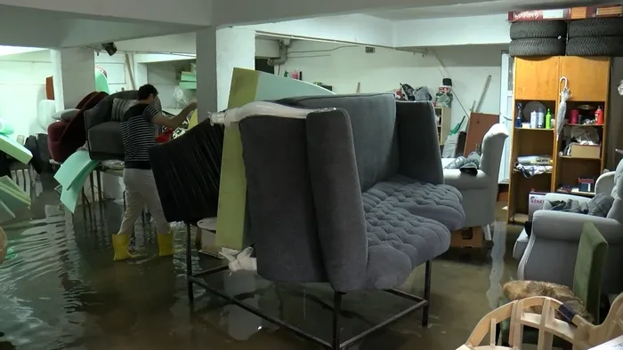 istanbulda-dolu-yagisi-yollar-gole-dondu-araclar-ilerlemekte-zorlandi-1748535319990.jpg FOTOĞRAF: DHA