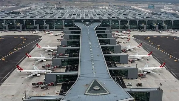 İstanbul'da 1 dakika Avrupa'da 4 saat! Londra, Paris, Roma ve Frankurt hattı çöktü: Havalimanlarında uzun kuyruklar oluştu - 5