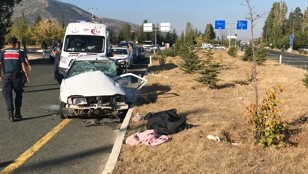 elazigda-trafik-kazasi-1-can-kaybi-4-yarali-1665391611422.jpg Elazığ’da trafik kazası! 1 can kaybı, 4 yaralı - 3