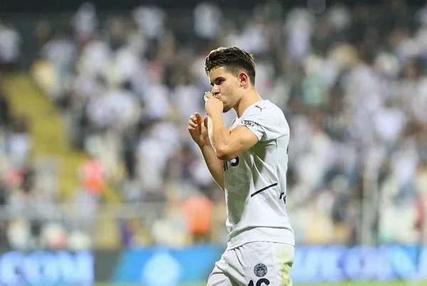 trabzonspor-pusuda-bekliyor-ferdi-kadioglu-icin-hamle-gelecek-1641052015226.jpeg Trabzonspor'dan Ferdi Kadıoğlu hamlesi! Fırtına pusuda bekliyor - 5