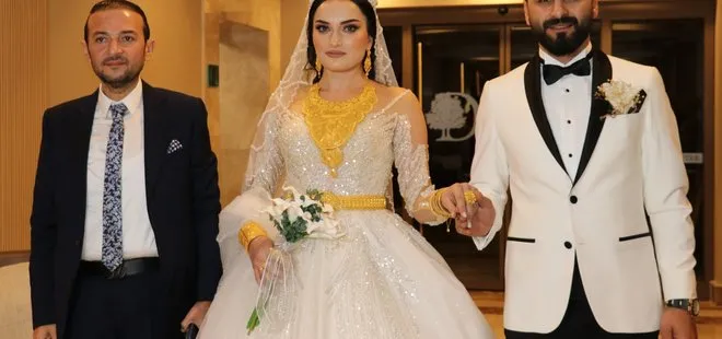 Aşiret düğününde gelin ve damada dudak uçuklatan takı!