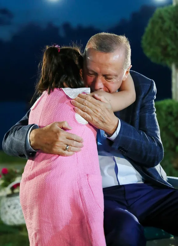 1655184471412.jpg Derin Aygen'den duygulandıran sözler! Başkan Erdoğan'ın verdiği cevabı anlattı - 2