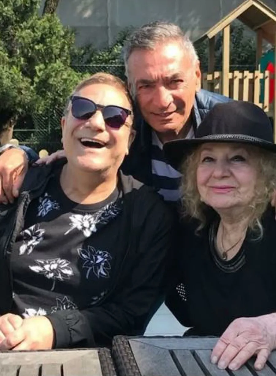 mehmet-ali-erbile-tepki-annesinin-cenazesi-varken-yaptigi-yayin-olay-oldu-1775308839553.jpg Acı haberi böyle duyurdu