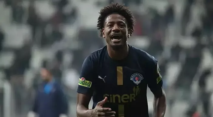 gol-kralliginda-kiran-kirana-yaris-kim-kac-gol-atti-iste-o-liste-1714255422555.jpeg Gol krallığında kıran kırana yarış! Süper Lig'de kim kaç gol attı? İşte o liste...