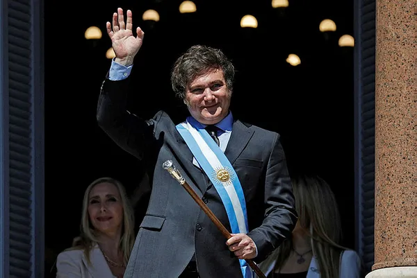 Arjantin’de Milei dönemi! Deli lakaplı Yahudi hayranı başkan göreve başladı! Merkez Bankası için cenaze töreni...