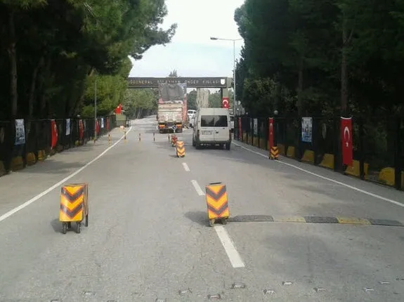 İzmir’de askeri kışlaya yönelik sabotaj girişimi! Ateşe verdiler...