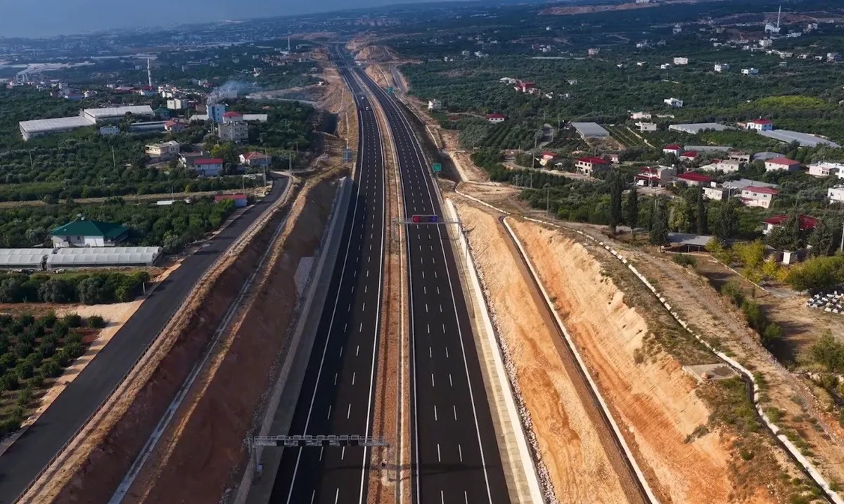 1792213746965.png Çeşmeli-Kızkalesi Otoyolu trafiğe açılıyor: 2,5 saatlik yol 18 dakikaya iniyor - 2