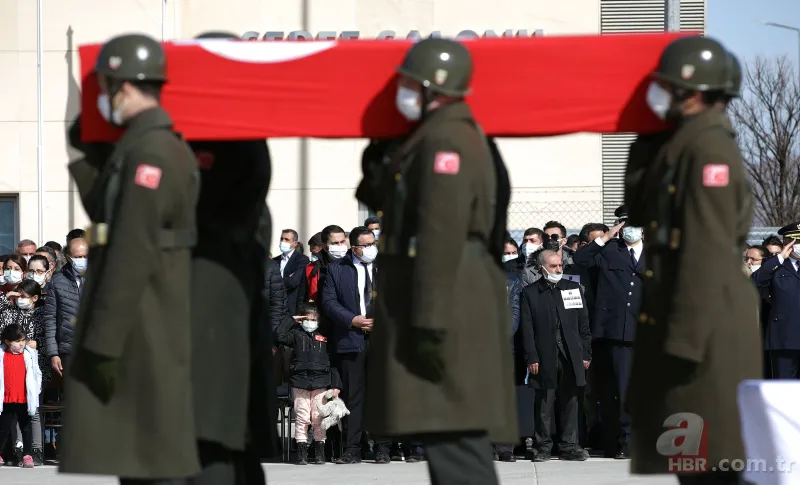 Türkiye Bitlis'te şehit düşen kahramanlarına veda ediyor! Bu acının tarifi yok 10