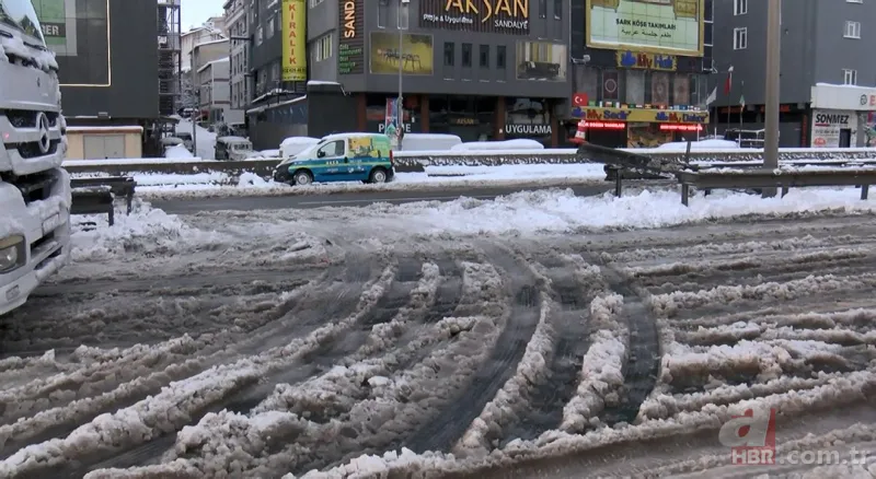 İstanbullunun kabus gecesi! 15 saattir yolda kalan vatandaş: Su ve bisküvi ile duruyorum 3