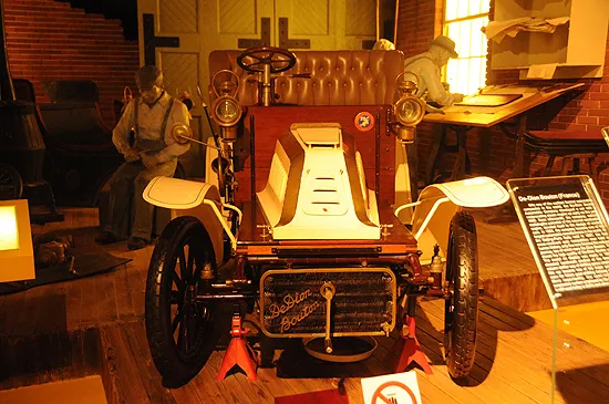 Çin'de klasik otomobiller geçmişe ayna tutuyor - 2