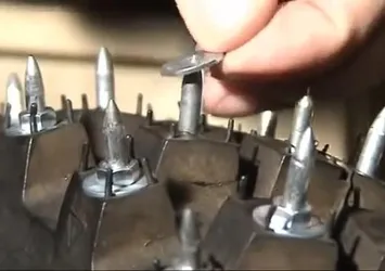 Garajda kar lastiği yaptı