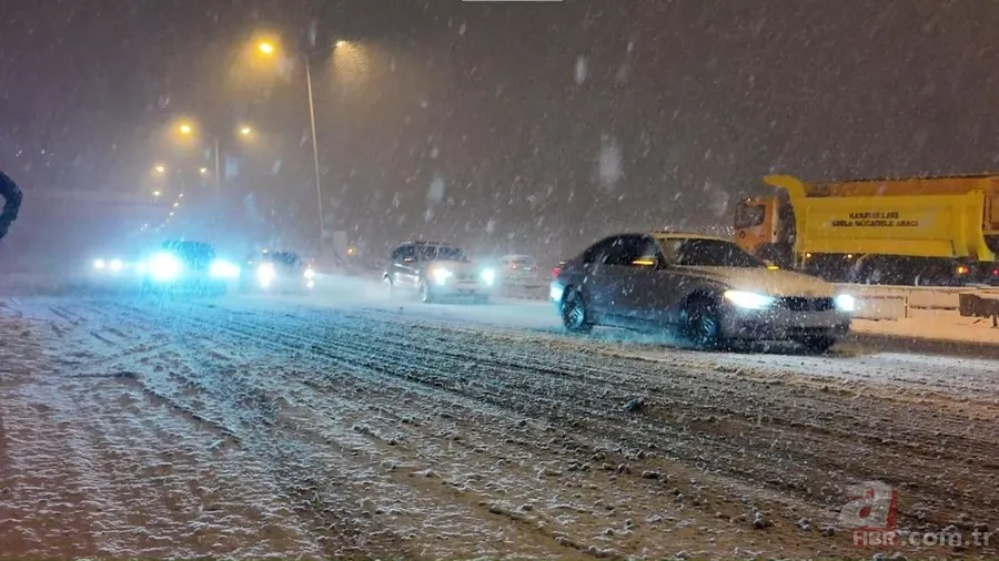 Uyarılar günler öncesinden yapılmıştı! İBB yılın ilk kar mesaisinde yine sınıfta kaldı 4