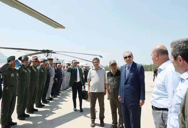 son-dakika-baskan-erdogan-yangin-bolgesinde-bakanlardan-marmaristeki-yanginla-ilgili-bilgi-aldi-1656063027652.jpg Son dakika: Başkan Erdoğan yangın bölgesinde! Bakanlardan Marmaris'teki yangınla ilgili bilgi aldı - 4