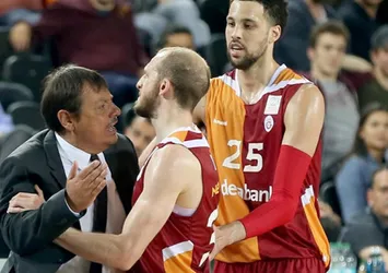 Ergin Ataman çılgına döndü!