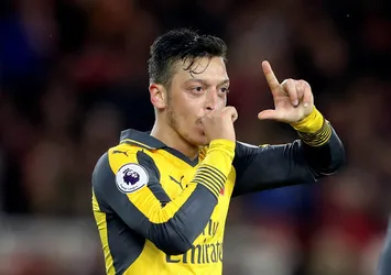 Arsenal, Mesut'un golüyle kazandı