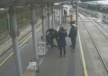 Tramvay durağında can pazarı! Özel güvenlikten kritik müdahale